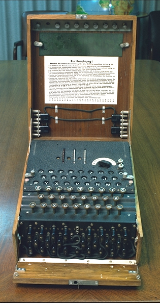 afbeelding van de enigma machine